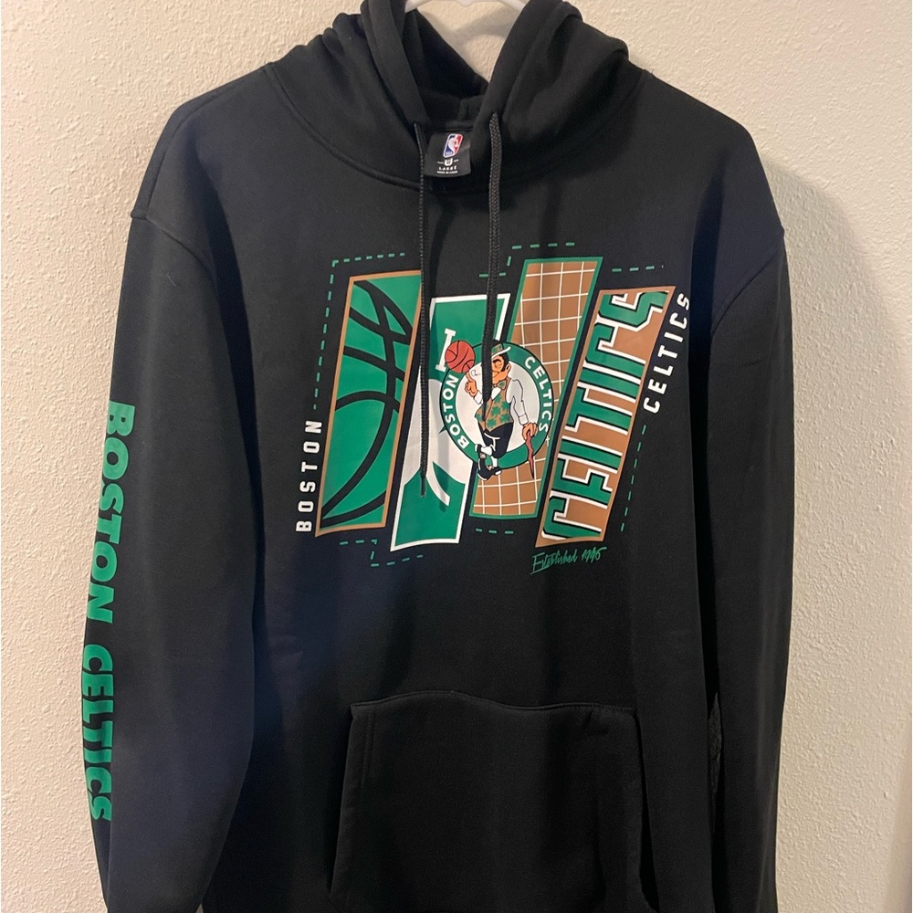 Nba Boston Celtics Sweatshirt Size Large  New with out tags